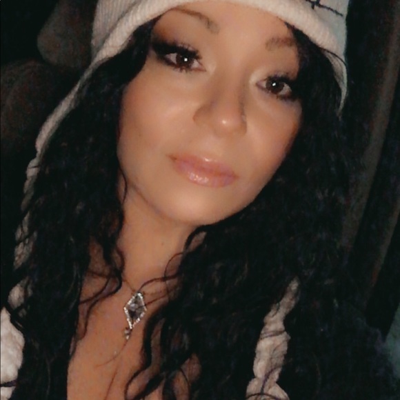 Meet your Posher, Apryl - Picture 7 of 16